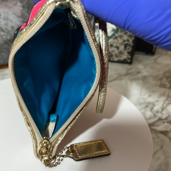 COACH GRAFFITI POPPY WRISTLET/CLUTCH IN GUC - Picture 12 of 13